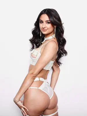 Ariana Marie, Emily Willis, Eliza Ibarra (Driver)