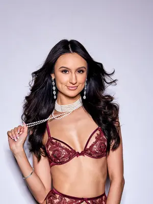 Eliza Ibarra, Gizelle Blanco (Slippery When Wet)