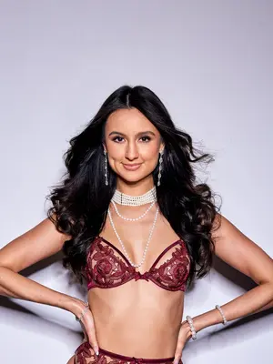 Eliza Ibarra, Gizelle Blanco (Slippery When Wet)