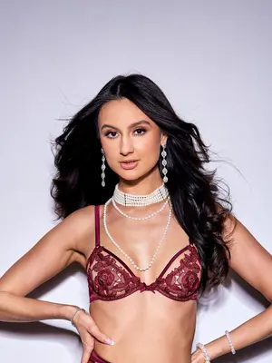 Eliza Ibarra, Gizelle Blanco (Slippery When Wet)