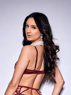 Eliza Ibarra, Gizelle Blanco (Slippery When Wet)