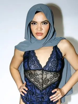 HijabHookup Naudi Nala - Handyman Helps Hijab Babe With Her First Time - 65x - (Oct 16, 2024)