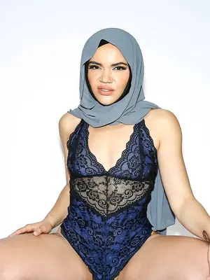 HijabHookup Naudi Nala - Handyman Helps Hijab Babe With Her First Time - 65x - (Oct 16, 2024)