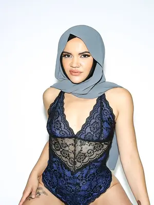HijabHookup Naudi Nala - Handyman Helps Hijab Babe With Her First Time - 65x - (Oct 16, 2024)