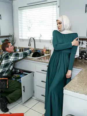 HijabHookup Naudi Nala - Handyman Helps Hijab Babe With Her First Time - 65x - (Oct 16, 2024)