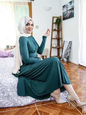 HijabHookup Naudi Nala - Handyman Helps Hijab Babe With Her First Time - 65x - (Oct 16, 2024)