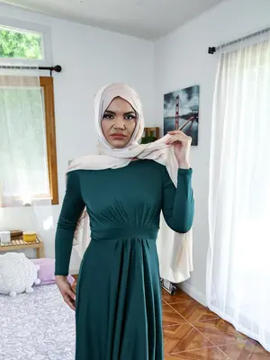 HijabHookup Naudi Nala - Handyman Helps Hijab Babe With Her First Time - 65x - (Oct 16, 2024)