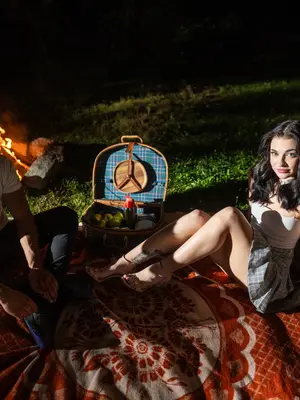 Hunt4K Chloe Heart - Picnic At Hanging Cock - 228x - 4090 x 2727px - August 30, 2024