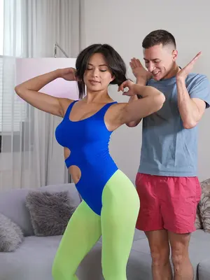 Cuck4K Scarlett Alexis - Move Ya Hips - 180x - 4090 x 2727px - July 18, 2023